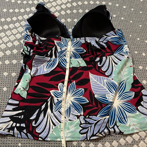 Tankini/Bathing suit TOP. Like new. Plus size - Picture 3 of 5